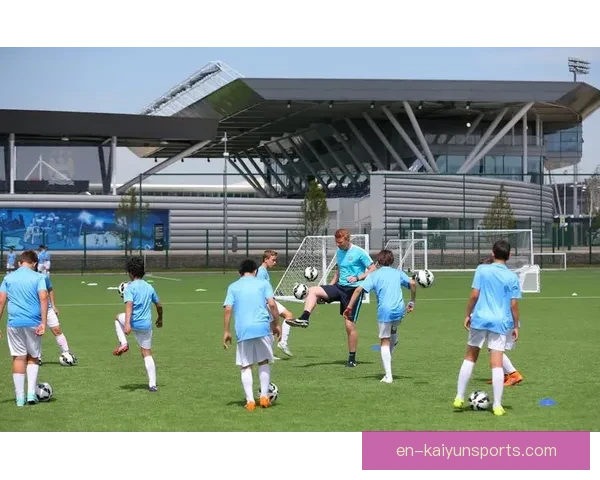 俱乐部加强青年球员课业辅导 兼顾学业与训练，足球青训俱乐部规章制度